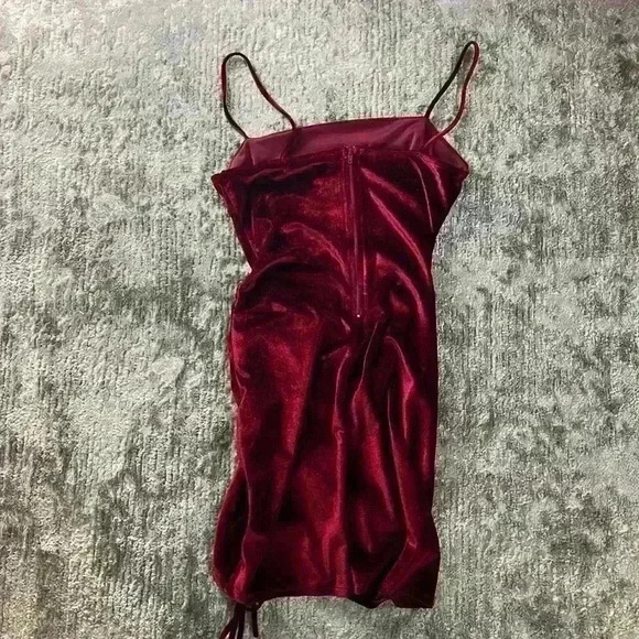 Windsor Maroon Velvet Rouched Formal Dress - Picture 7 of 8